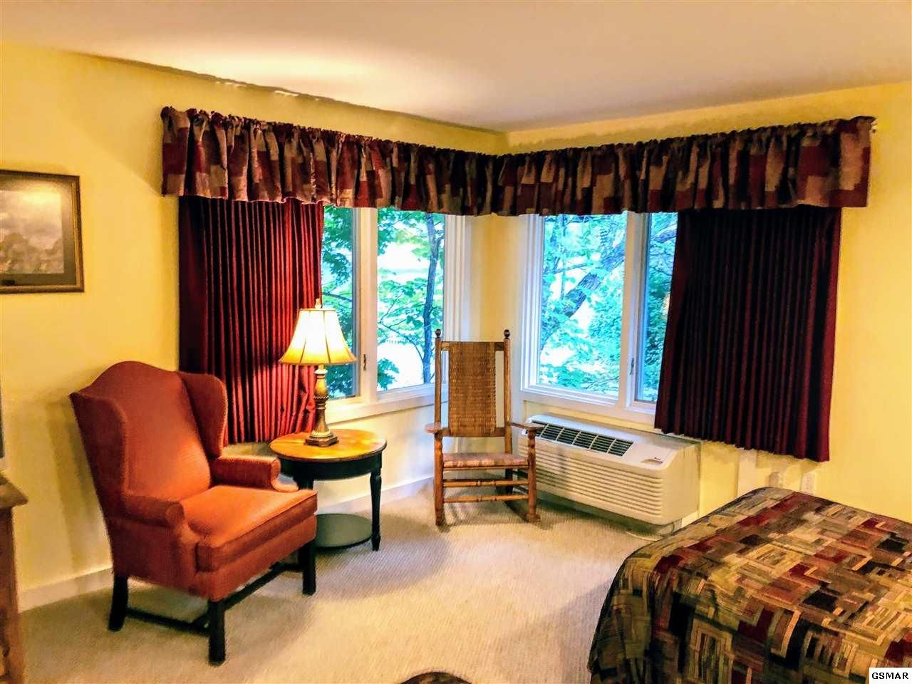425 Stuart Ln, Gatlinburg, TN 37738